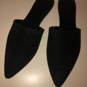Wild Diva Black Pointy Toe Mules